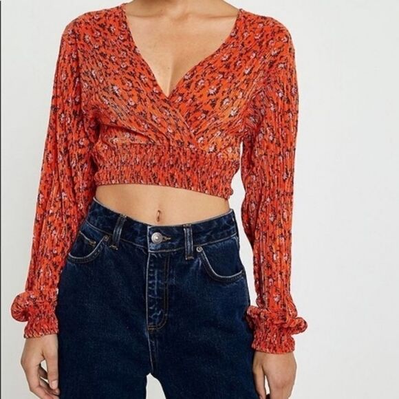 Urban Outfitters Women's Red Dainty Floral Print S - Picture 1 of 10